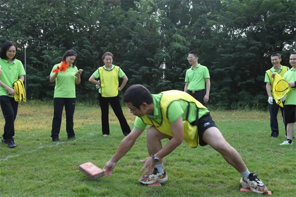 運(yùn)動(dòng)與激情碰撞,健康與快樂(lè)共享—廣東博皓第六屆運(yùn)動(dòng)會(huì)   -趣味接磚比賽