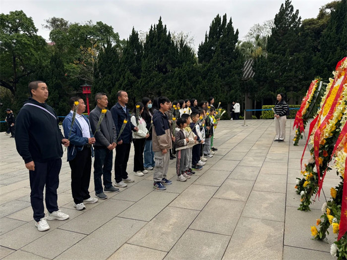緬懷英烈志,傳承民族魂—黃花崗七十二烈士陵園祭奠活動   -3
